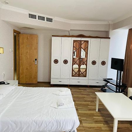 טביליסי L Plaza Hotel מראה חיצוני תמונה