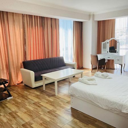 טביליסי L Plaza Hotel מראה חיצוני תמונה
