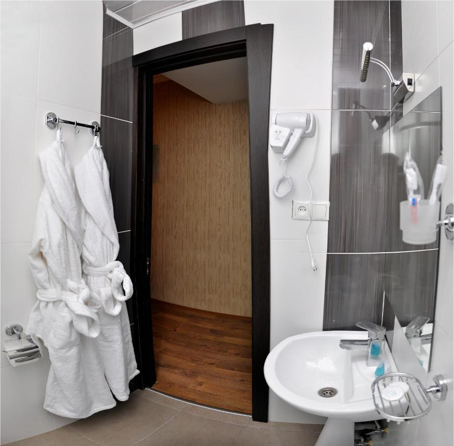 טביליסי L Plaza Hotel מראה חיצוני תמונה