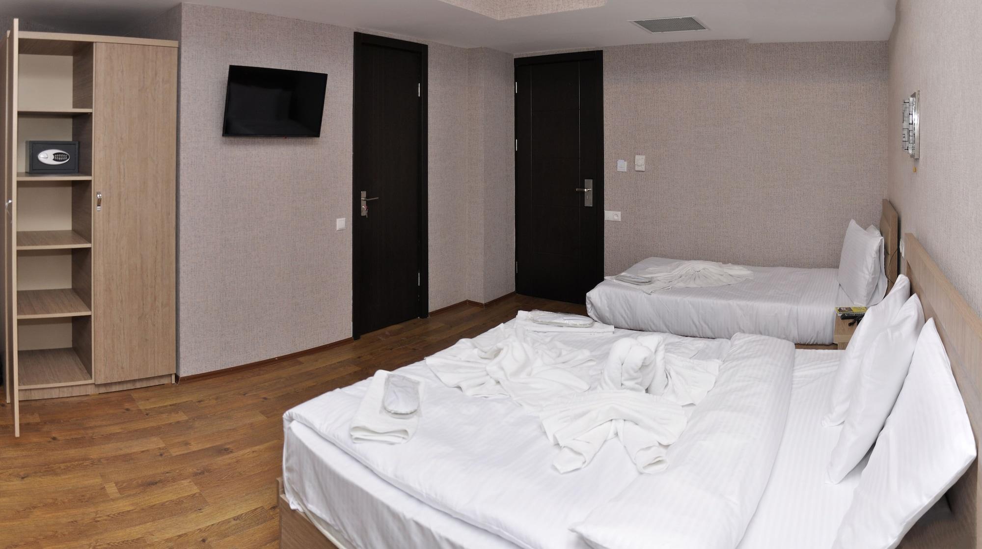 טביליסי L Plaza Hotel מראה חיצוני תמונה