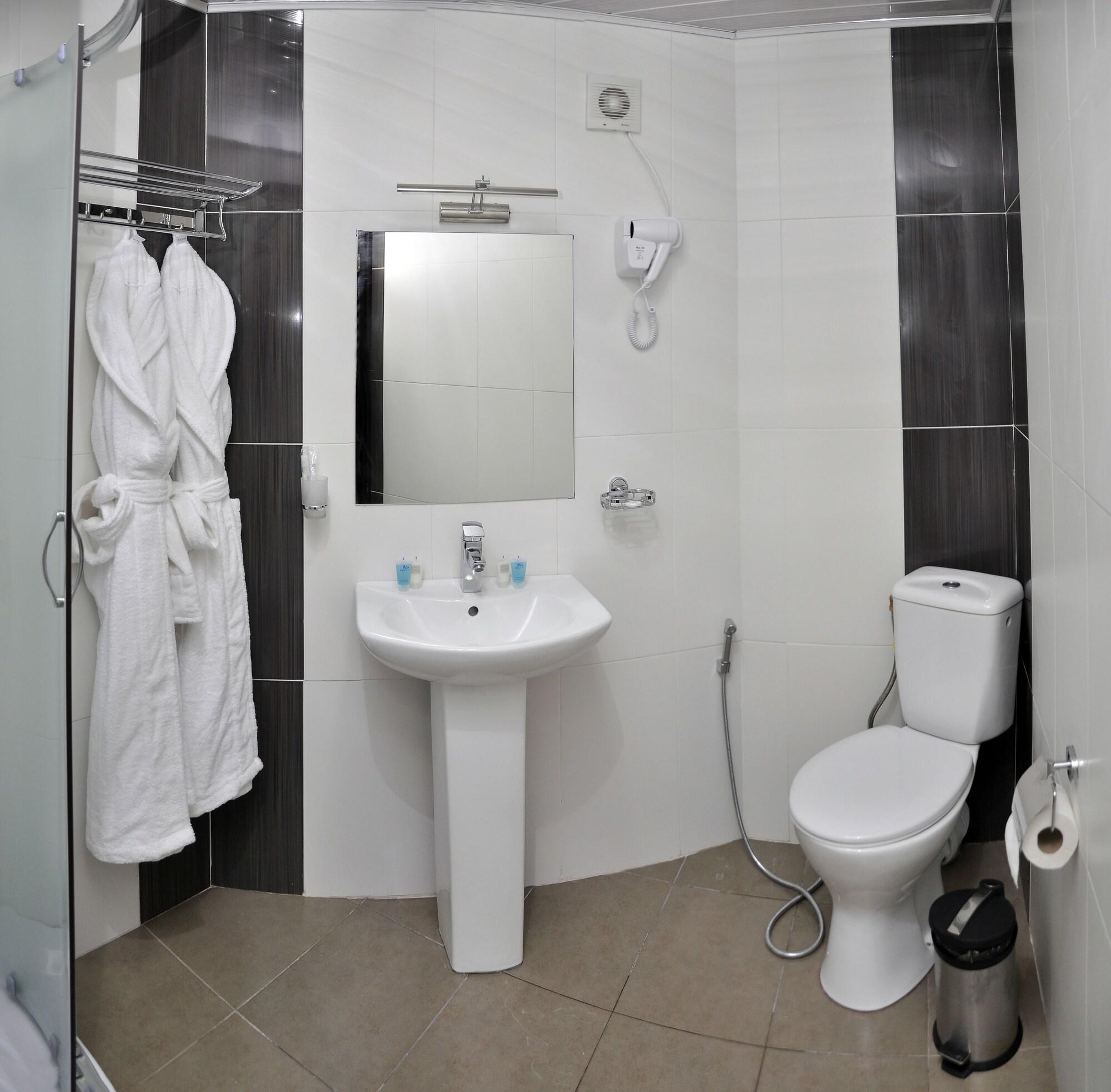 טביליסי L Plaza Hotel מראה חיצוני תמונה