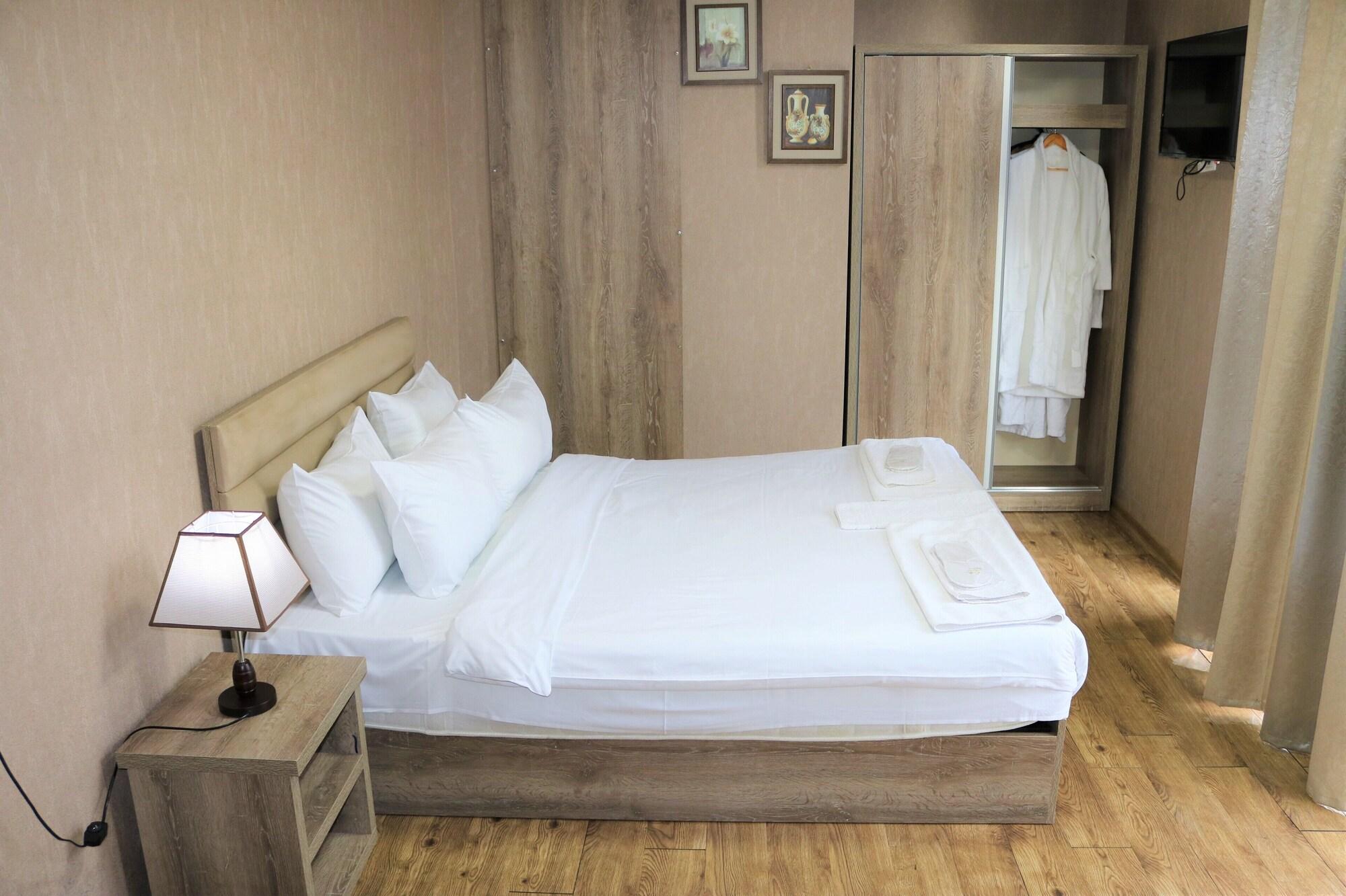 טביליסי L Plaza Hotel מראה חיצוני תמונה