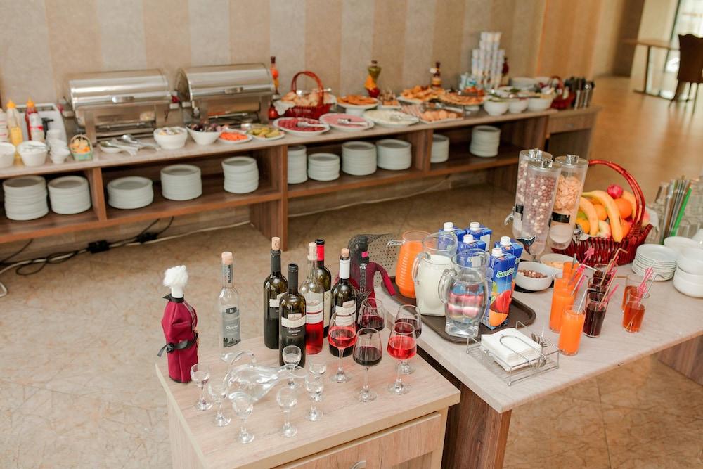 טביליסי L Plaza Hotel מראה חיצוני תמונה