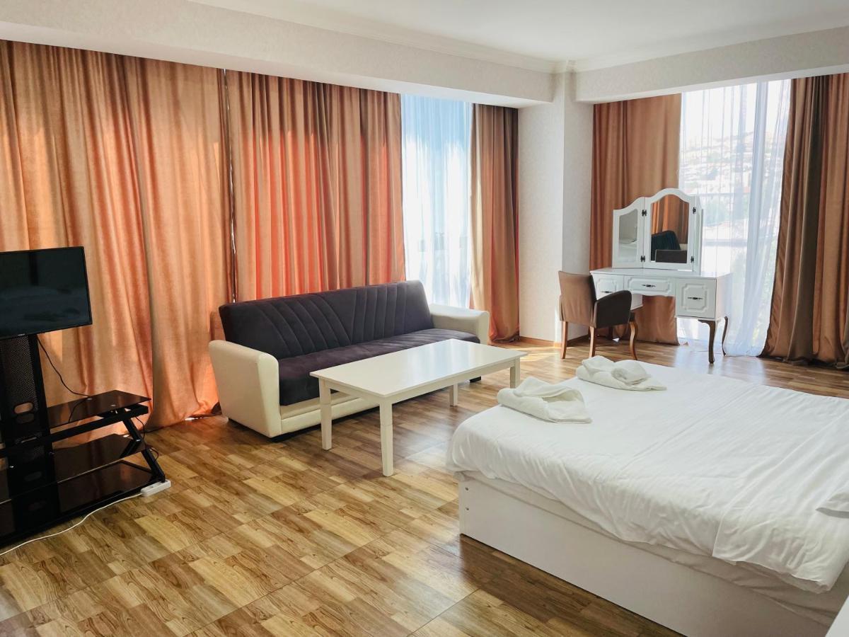 טביליסי L Plaza Hotel מראה חיצוני תמונה