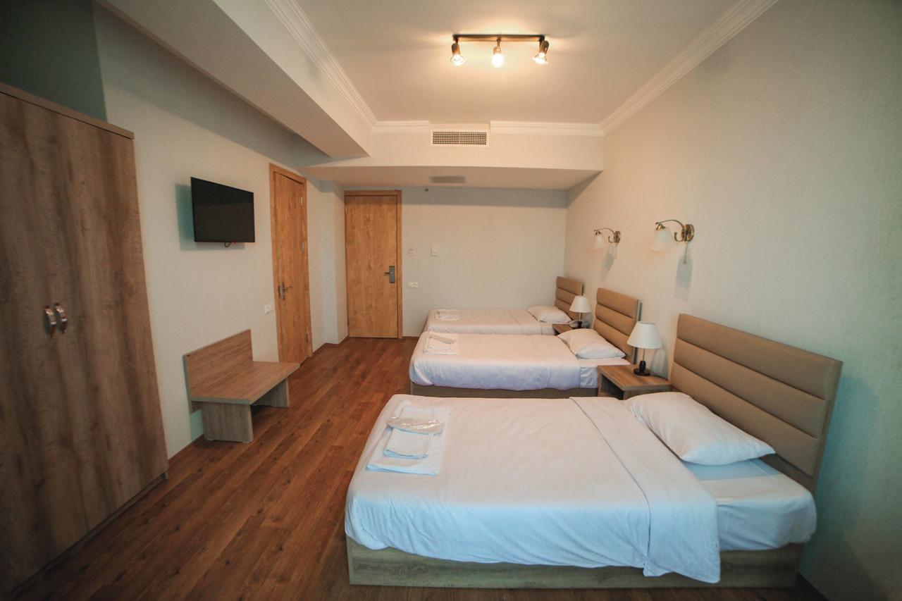 טביליסי L Plaza Hotel מראה חיצוני תמונה
