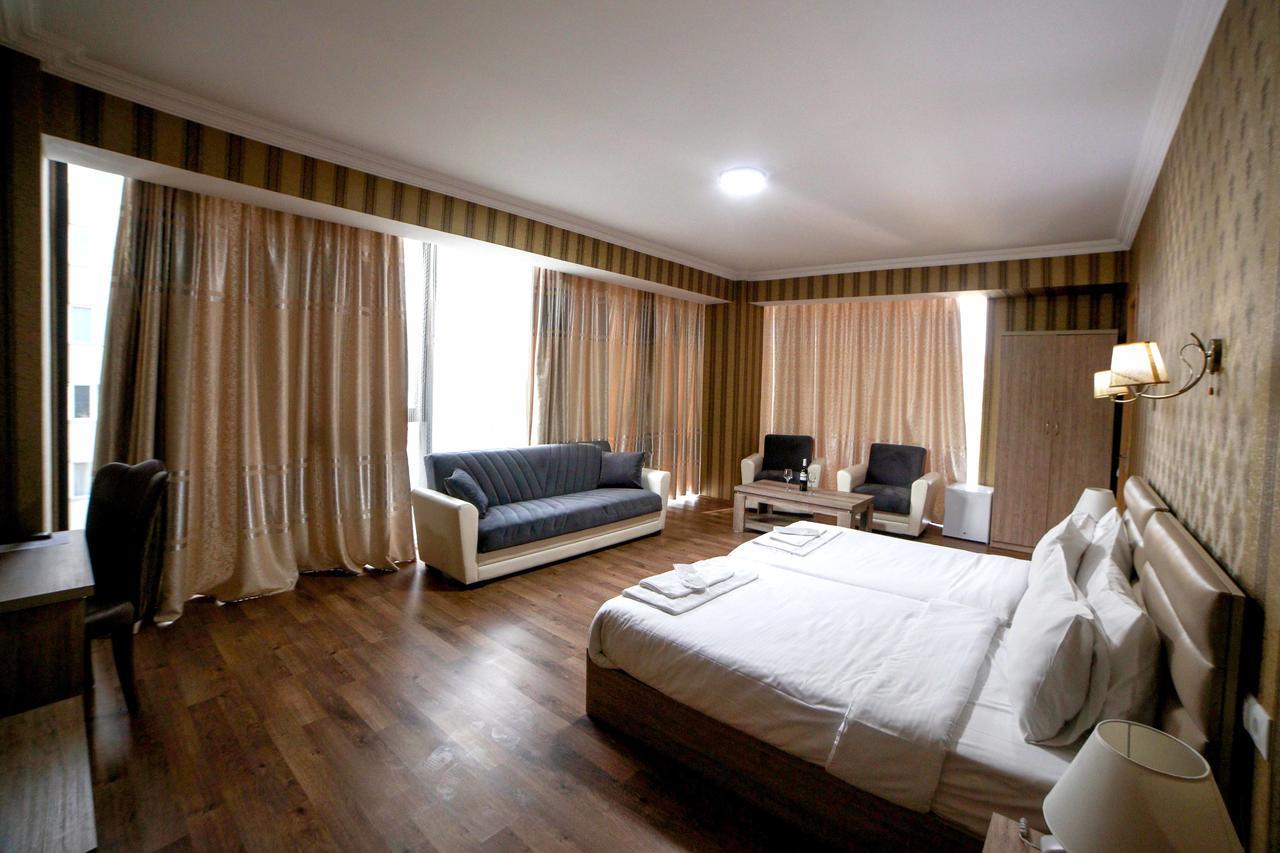 טביליסי L Plaza Hotel מראה חיצוני תמונה