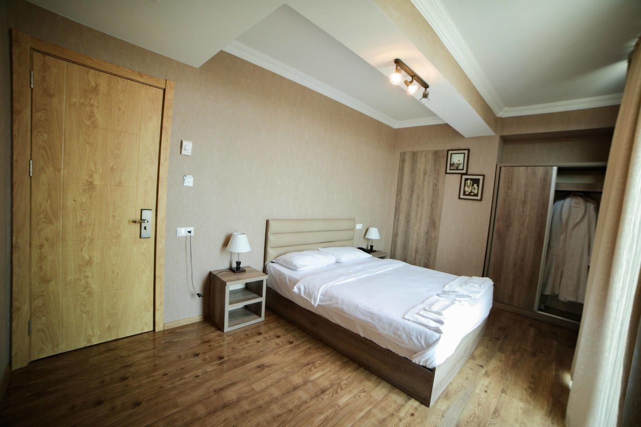 טביליסי L Plaza Hotel מראה חיצוני תמונה