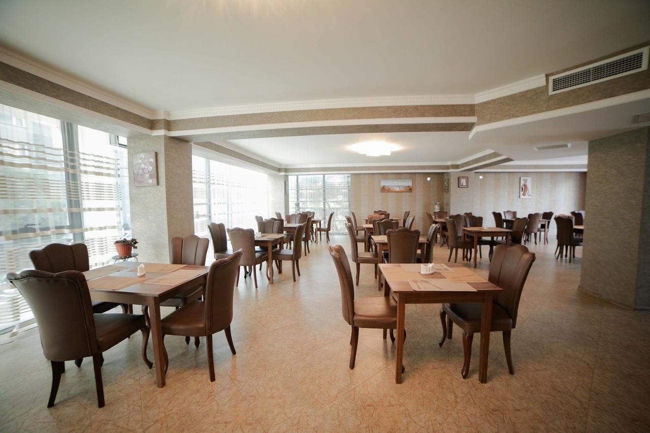 טביליסי L Plaza Hotel מראה חיצוני תמונה