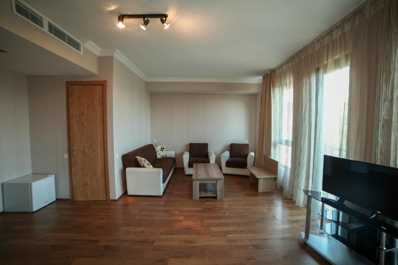טביליסי L Plaza Hotel מראה חיצוני תמונה