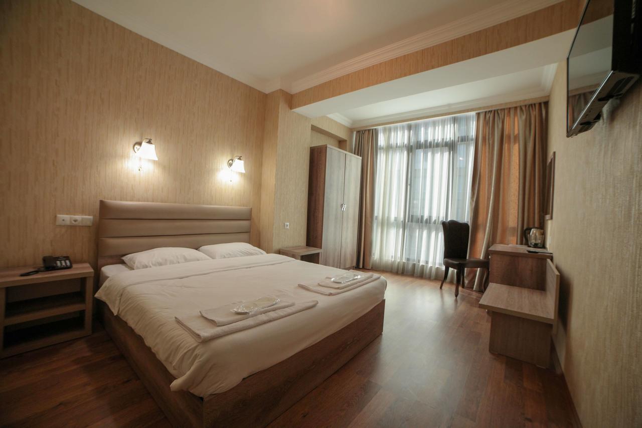 טביליסי L Plaza Hotel מראה חיצוני תמונה