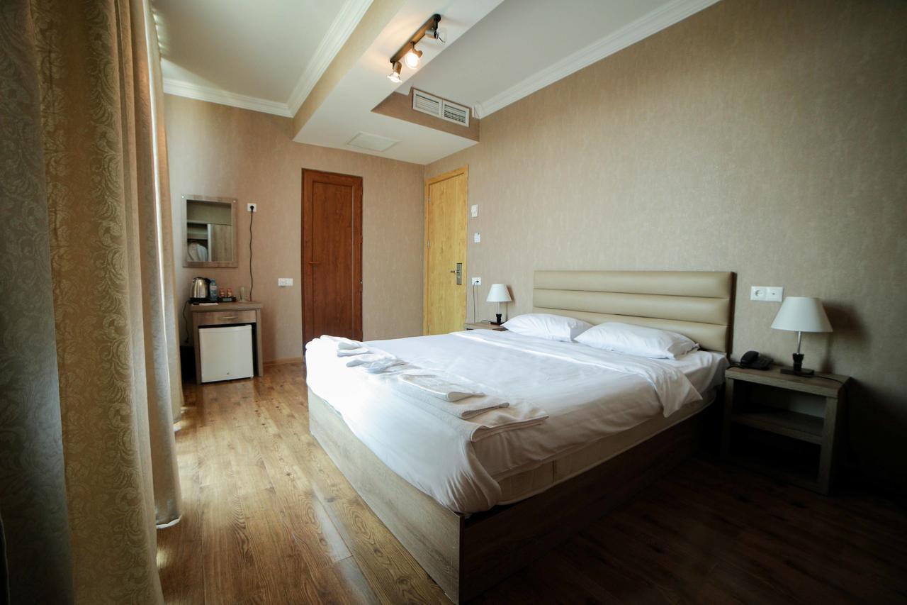 טביליסי L Plaza Hotel מראה חיצוני תמונה