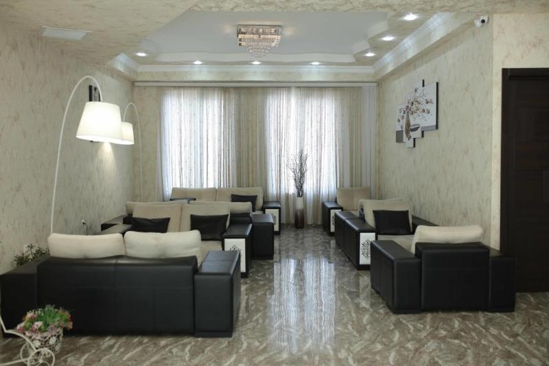 טביליסי L Plaza Hotel מראה חיצוני תמונה