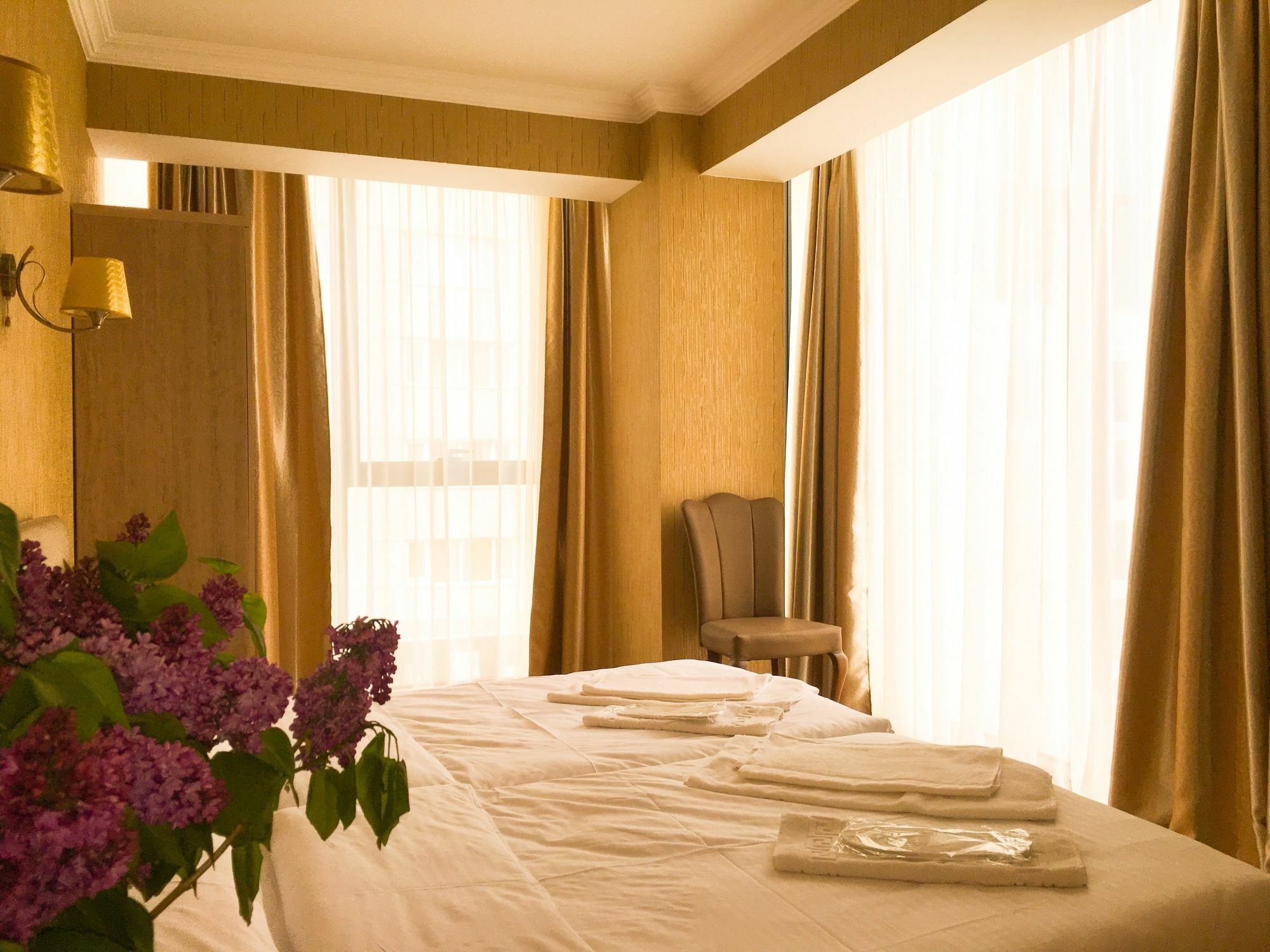 טביליסי L Plaza Hotel מראה חיצוני תמונה