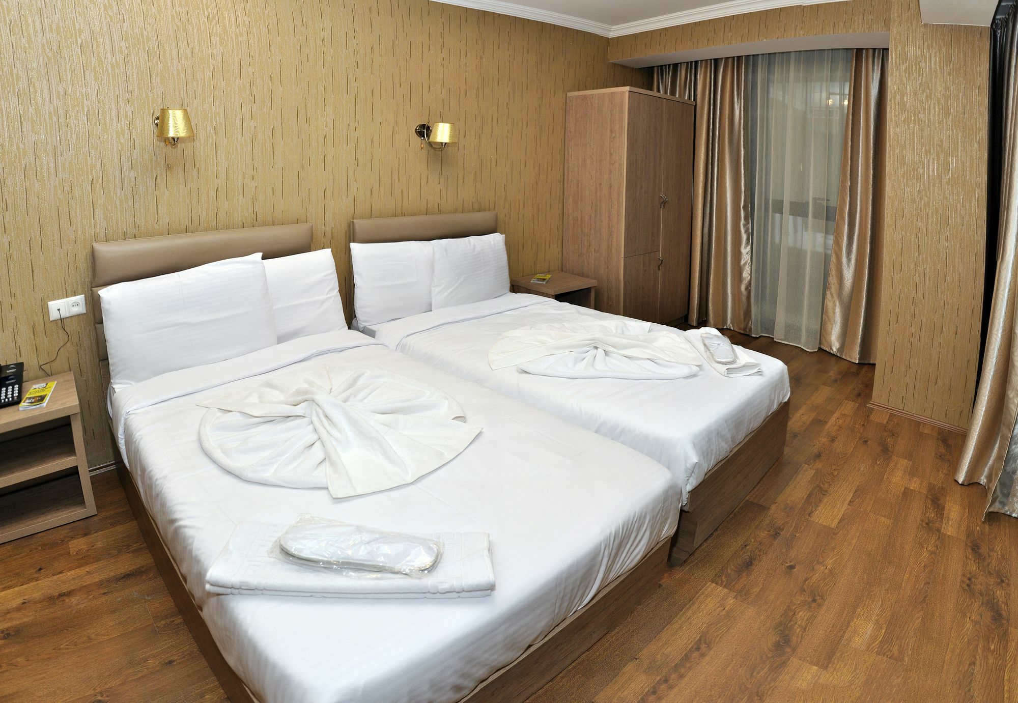טביליסי L Plaza Hotel מראה חיצוני תמונה