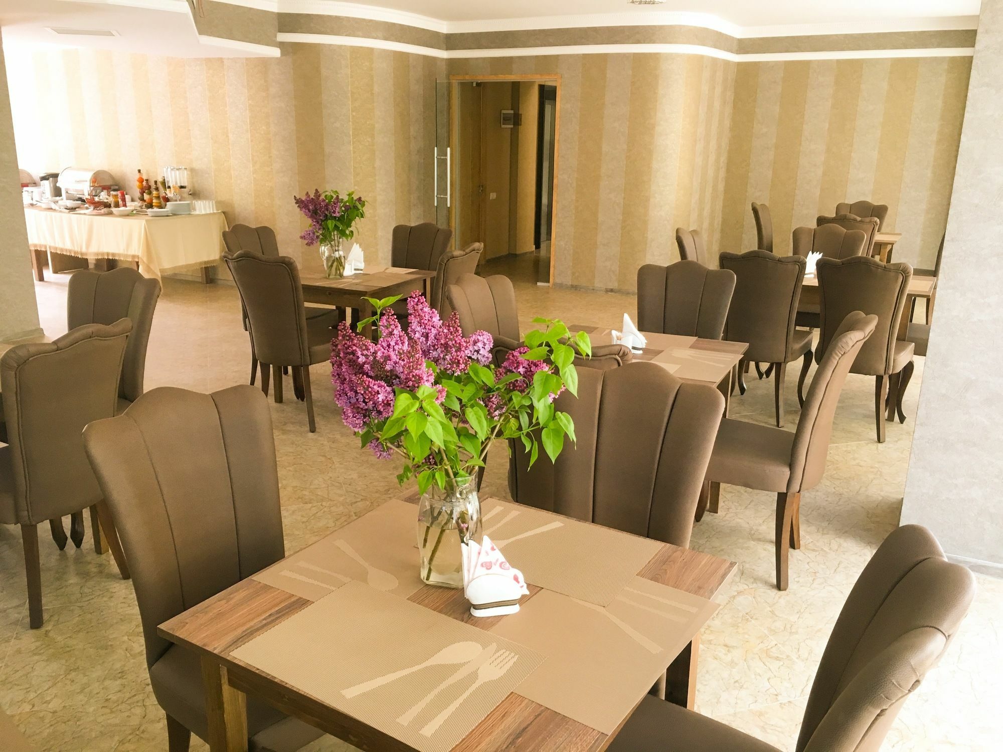 טביליסי L Plaza Hotel מראה חיצוני תמונה