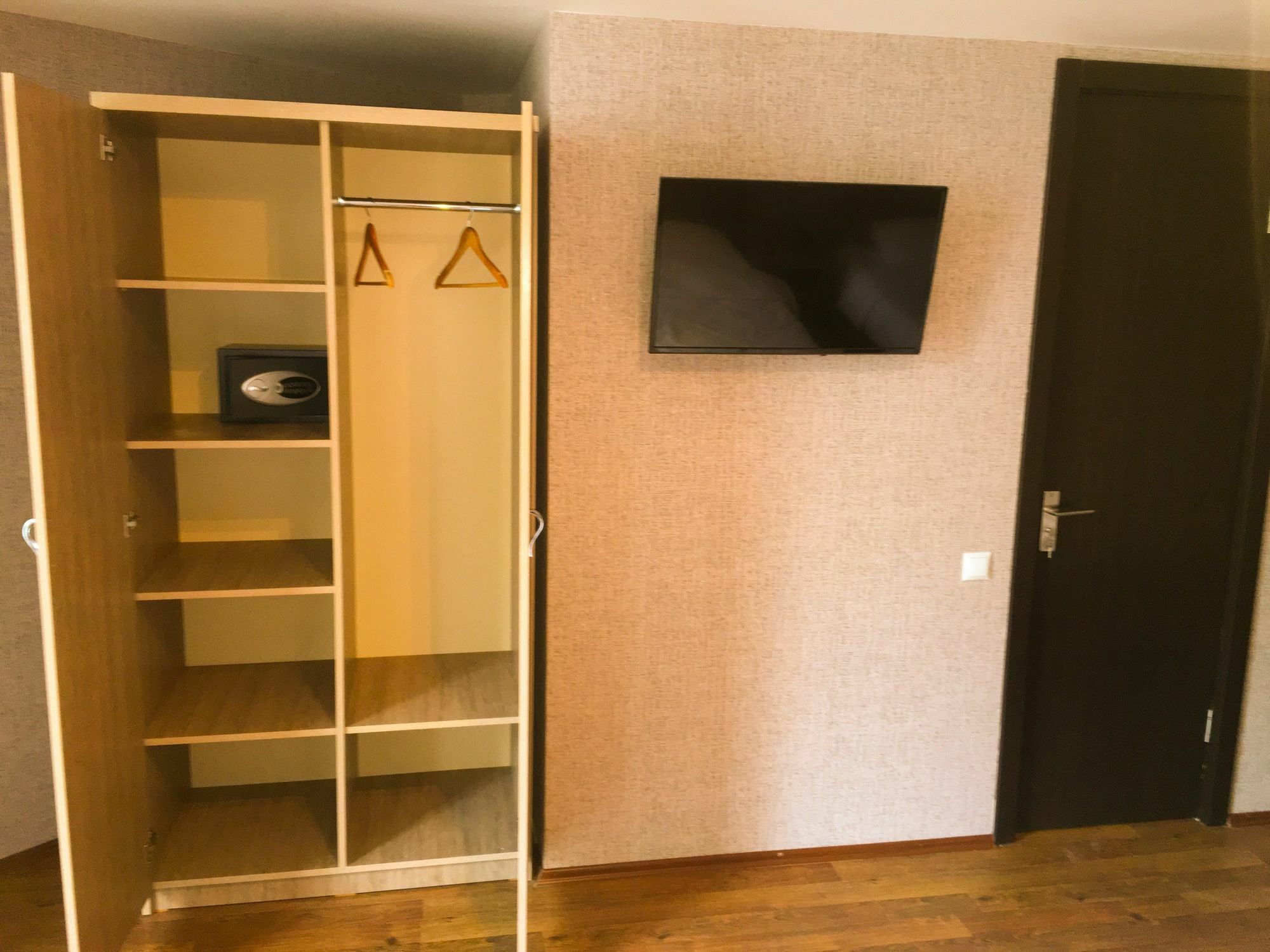 טביליסי L Plaza Hotel מראה חיצוני תמונה