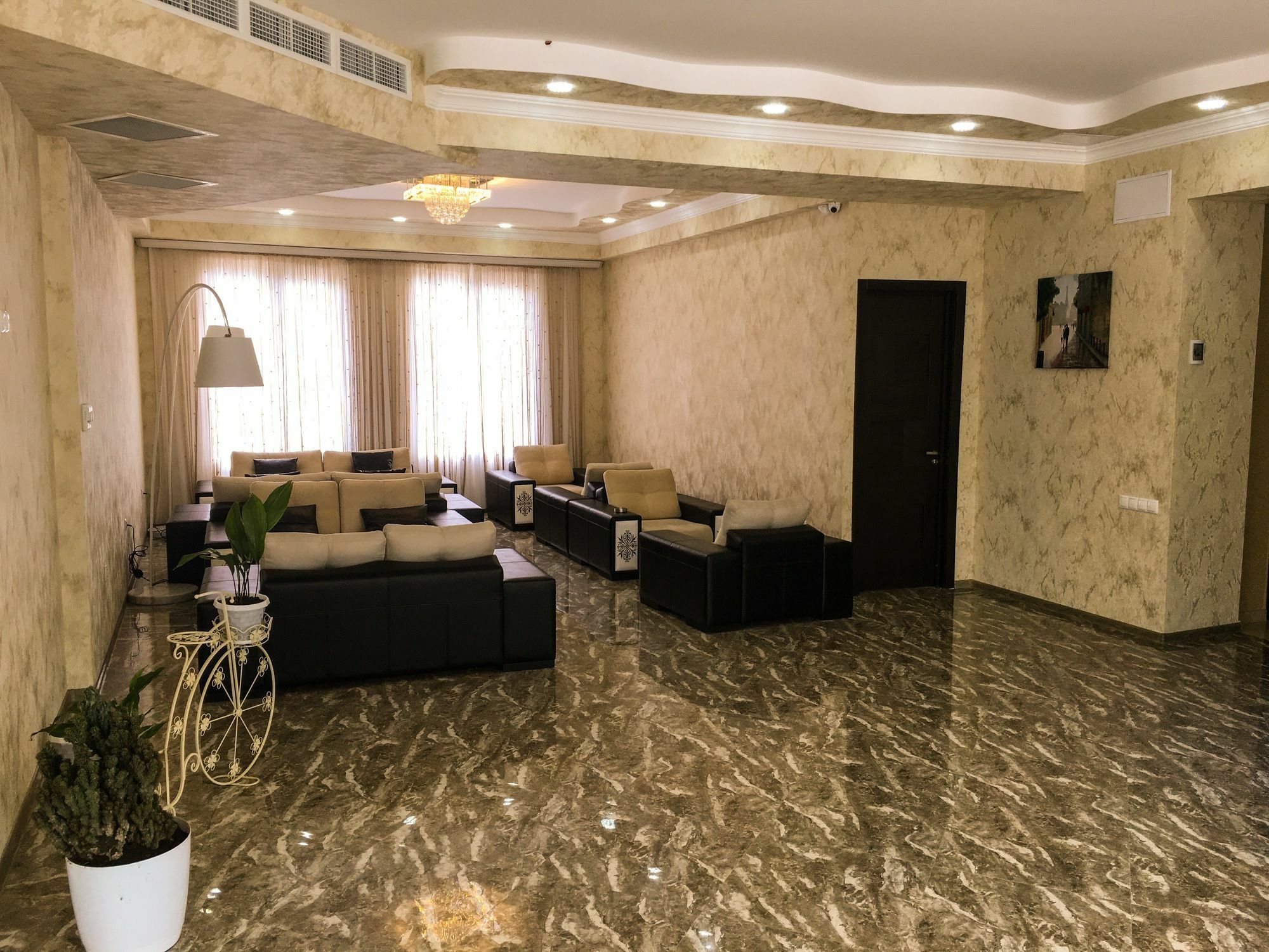 טביליסי L Plaza Hotel מראה חיצוני תמונה